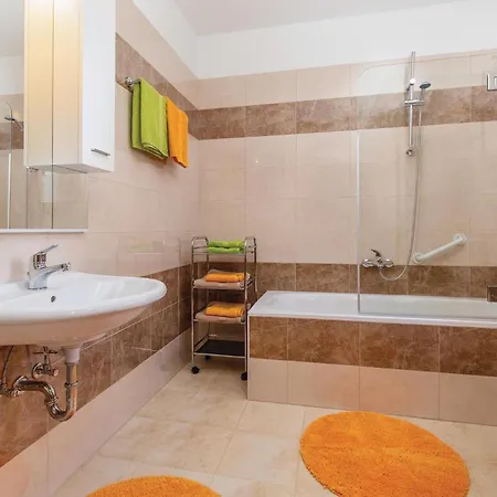 4 Bedroom Beautiful Home In Kunj Holiday home Kunj