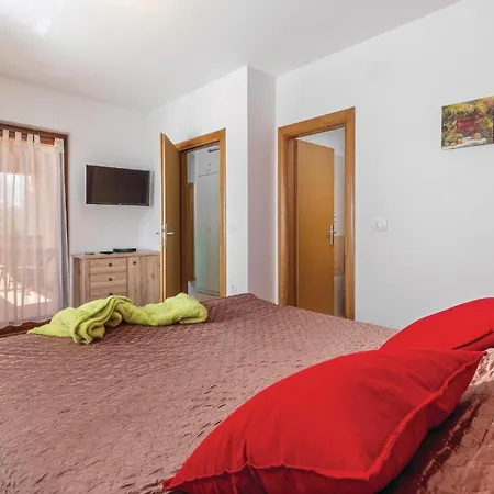 Holiday home 4 Bedroom Beautiful Home In Kunj Kunj