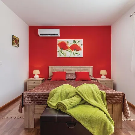 4 Bedroom Beautiful Home In Kunj Holiday home Kunj