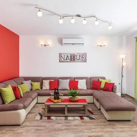 Holiday home 4 Bedroom Beautiful Home In Kunj Kunj
