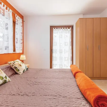 4 Bedroom Beautiful Home In Kunj Holiday home *