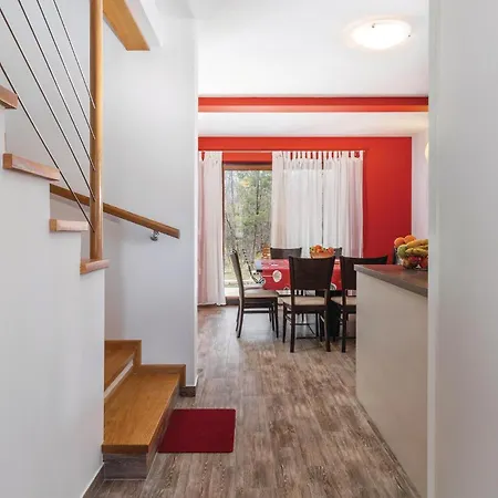 Holiday home 4 Bedroom Beautiful Home In Kunj *