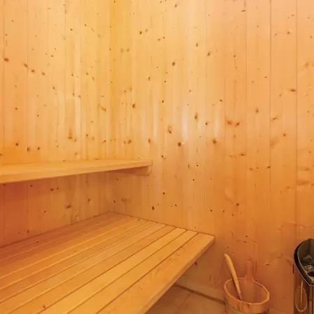 Stunning In With Sauna Kunj