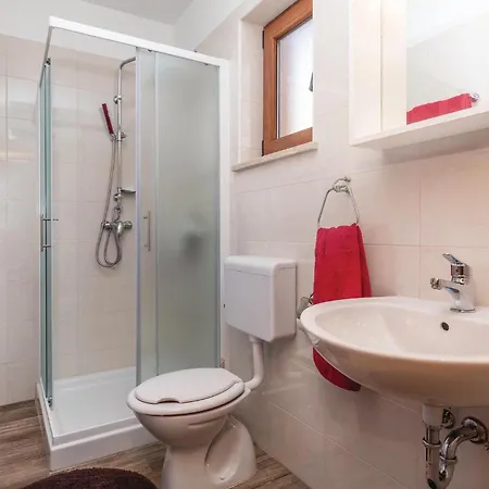 4 Bedroom Beautiful Home In Kunj