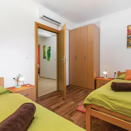 Holiday home 4 Bedroom Beautiful Home In Kunj *