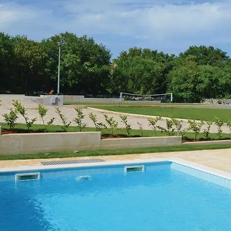 Holiday home 4 Bedroom Beautiful Home In Kunj *
